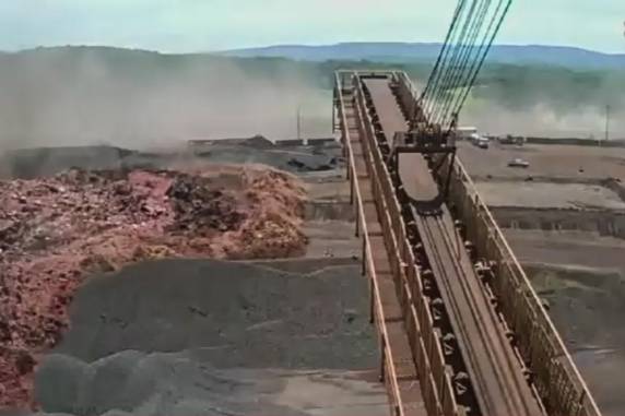 Após rompimento de barragem da Vale, sedimentos já percorreram 98 quilômetros