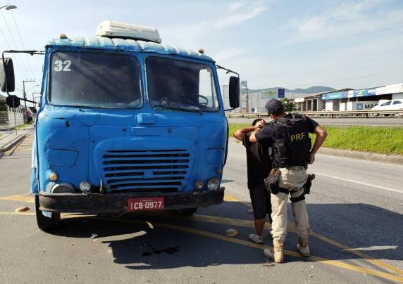 Homem com CNH falsa é detido na BR 101 em Itajaí conduzindo reboque clonado - foto 3