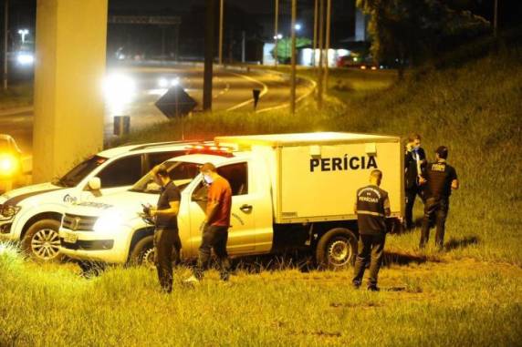 Cadeirante é encontrado morto a tiros em carro acidentado na freeway - foto 2