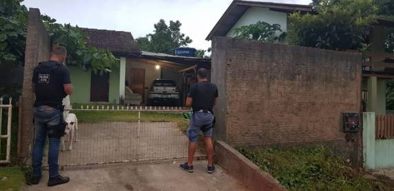 Flagrante ocorreu no Centro da cidade. Suspeito de 28 anos foi encaminhado para Unidade Prisional Avançada de Barra Velha