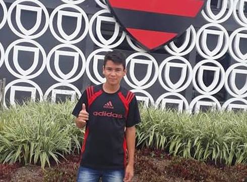 Erik, 14 anos, perdeu três colegas de time no incêndio que atingiu o Ninho do Urubu
