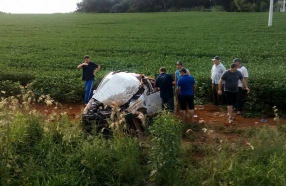 Veículo acidentado chamou a atenção de motoristas na BR 472 em Santa Rosa - foto 3