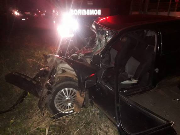 Veículo da vítima bateu contra um caminhão