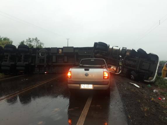 Caminhoneiro morre depois de tombar carreta na RS 307 em São Paulo das Missões - foto 3