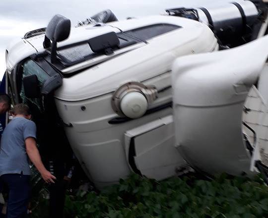 Caminhoneiro morre depois de tombar carreta na RS 307 em São Paulo das Missões - foto 2