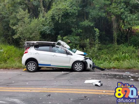 Acidente envolve três carros, carreta e deixa feridos na BR 370 em Bento Gonçalves - foto 2