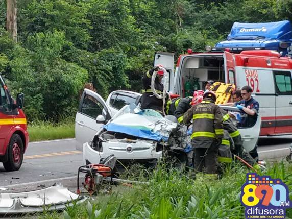 Acidente envolve três carros, carreta e deixa feridos na BR 370 em Bento Gonçalves - foto 5