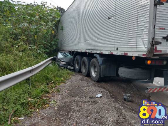 Acidente envolve três carros, carreta e deixa feridos na BR 370 em Bento Gonçalves - foto 3