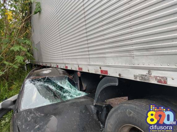 Acidente envolve três carros, carreta e deixa feridos na BR 370 em Bento Gonçalves - foto 4