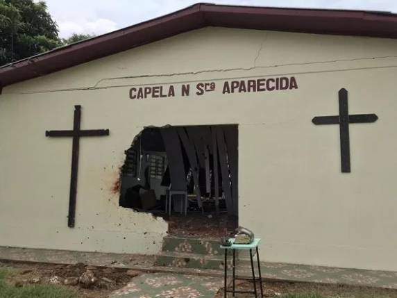 Motorista invade igreja com veículo em Nonoai - foto 3