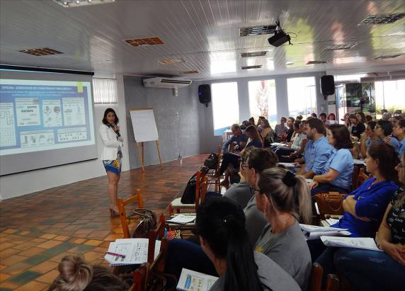 Capacitação reúne colaboradores das Apaes da região em Três de Maio - foto 4