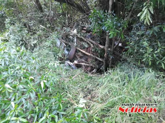 Veículo fica destruído em acidente e motorista escapa com ferimentos sem aparente gravidade, em Três de Maio - foto 4