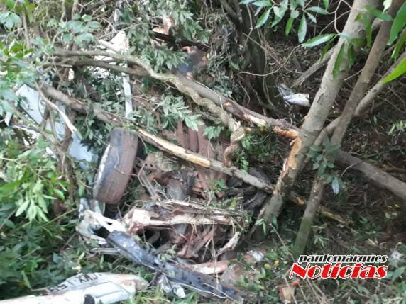 Veículo fica destruído em acidente e motorista escapa com ferimentos sem aparente gravidade, em Três de Maio - foto 2