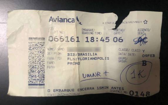 Adolescente viajou para encontrar a mãe em Florianópolis, mas pousou em Porto Alegre e teve de dormir em hotel com funcionário da Avianca. 'Episódio pontual', diz empresa
