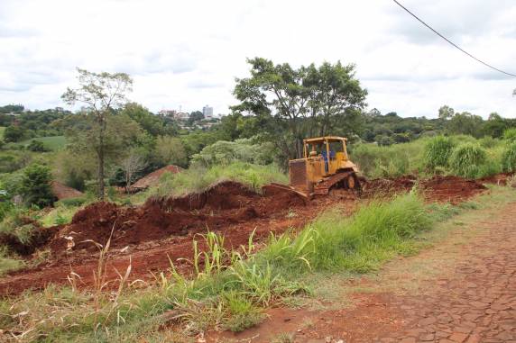 Copatti acompanha início de obras no Núcleo Habitacional Menino Deus - foto 3