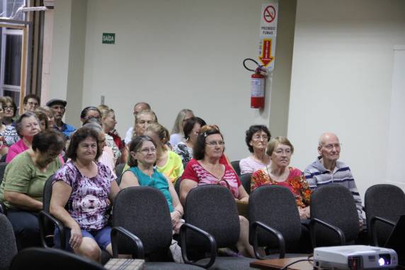 Aulas de hidroginástica: Qualidade de vida para idosos do município - foto 3