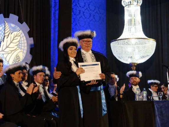 Formandos da FAHOR são premiados pelo desempenho durante a Graduação - foto 2