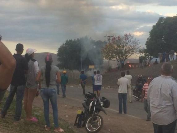 Deputado do partido de Juan Guaidó afirma que quatro pessoas morreram