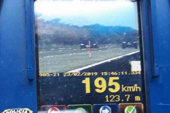 Condutor reincidiu na infração alguns quilômetros depois. Velocidade máxima na via é de 110 km/h