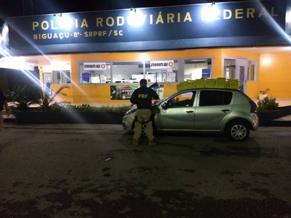 PRF apreende 40 kg de maconha em Biguaçu - foto 3