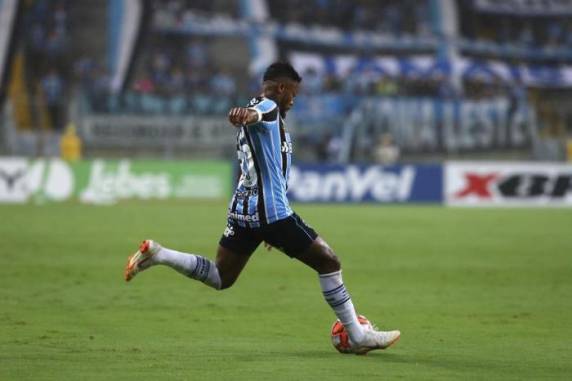 Com 20 pontos, time de Renato está matematicamente classificado às quartas de final