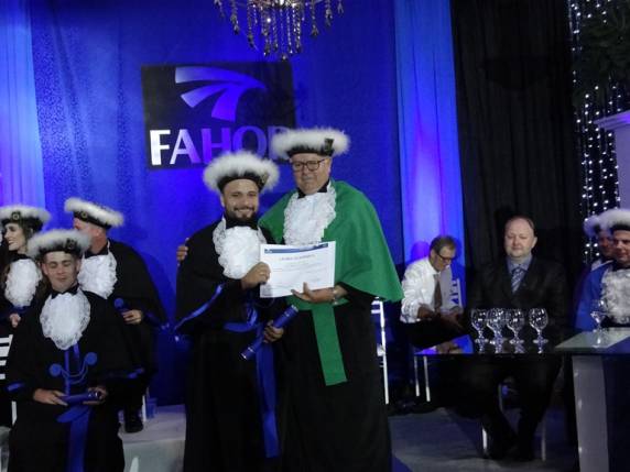 Formandos da Engenharia Mecânica da FAHOR recebem prêmios pelo desempenho durante a Graduação - foto 2