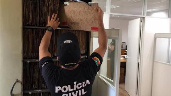 Grupo de Investigação flagrou Luís Fernando Coimbra Albino em eventos partidários ou audiências judiciais enquanto alegava estar doente para trabalhar no Parlamento