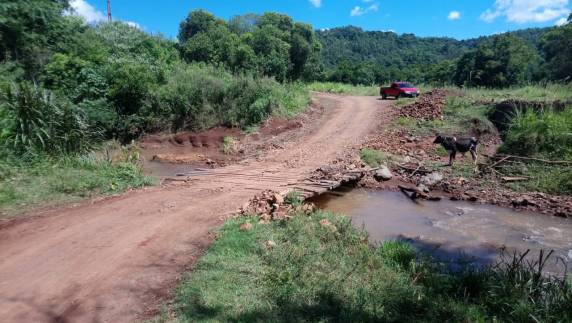 Pontilhão é construído fora do rio no interior de Independência - foto 2
