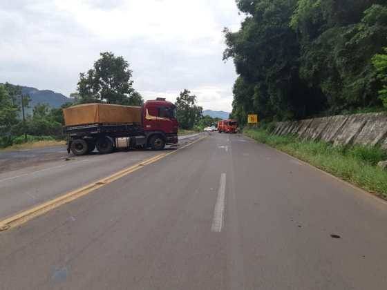 Uma pessoa morreu e três ficaram feridas em acidente na BR-386 - foto 2