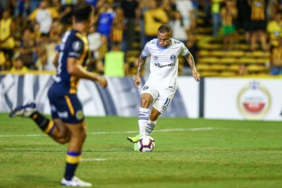 Everton marcou o gol gremista na primeira partida do time na competição continental