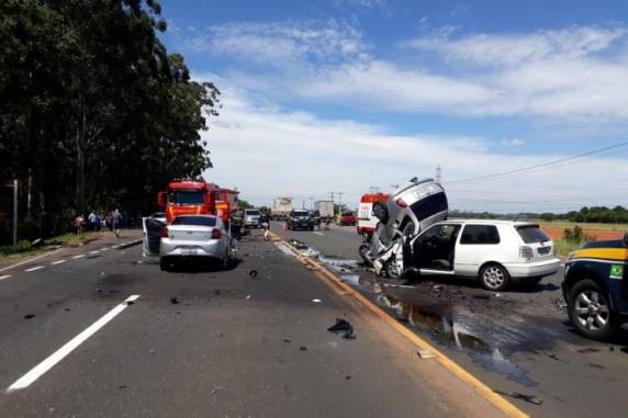 Colisão envolveu três veículos nas proximidades do acesso à BR-448