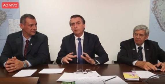 Presidente usou o Facebook para uma transmissão em seu perfil pessoal na noite desta quinta