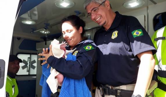 Bebê nasce dentro de automóvel na Unidade Operacional da PRF em Joinville - foto 3