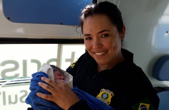 Bebê nasce dentro de automóvel na Unidade Operacional da PRF em Joinville - foto 2