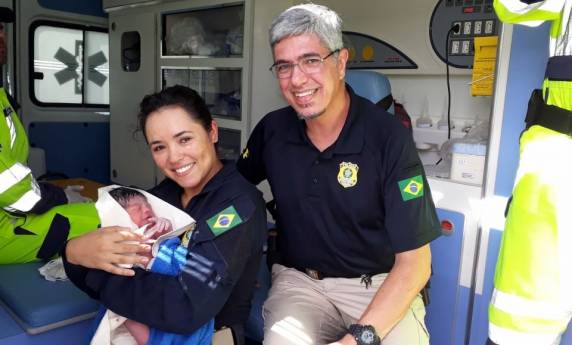 Bebê nasce dentro de automóvel na Unidade Operacional da PRF em Joinville - foto 5