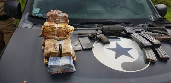 Conforme a Polícia Civil, homens ficaram escondidos na mata por uma semana, desde o crime
