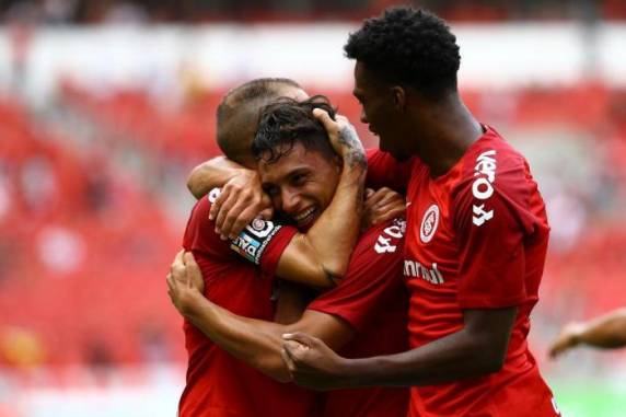 Sarrafiore e Rafael Sobis marcaram os gols do time de Odair, que poupou os titulares