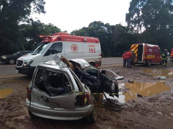 Três mortos em violenta colisão envolvendo carro e moto na BR-153 - foto 3