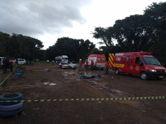 Três mortos em violenta colisão envolvendo carro e moto na BR-153 - foto 4