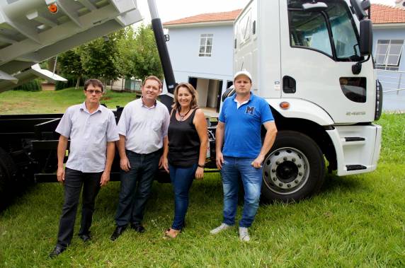 Município de São José do Inhacorá recebe caminhão novo - foto 2