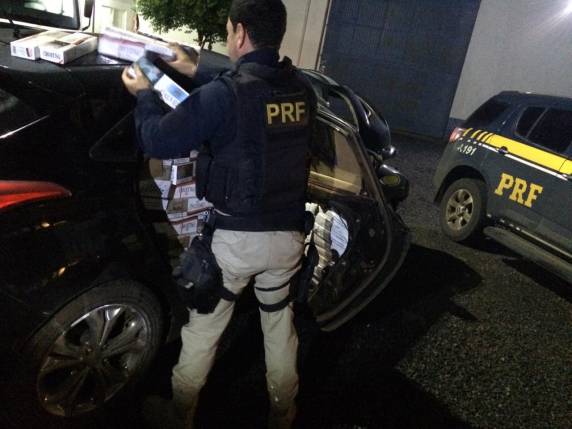 PRF apreende 17.500 maços de cigarros contrabandeados em Campos Novos, na BR 282 - foto 2