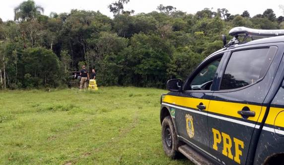 Ação conjunta PRF e DEIC/Polícia Civil apreende 150 kg de maconha na BR 282, em Rancho Queimado - foto 2