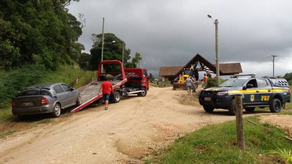 Ação conjunta PRF e DEIC/Polícia Civil apreende 150 kg de maconha na BR 282, em Rancho Queimado - foto 4