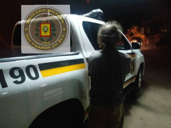 Vítima foi ferida por tiro e golpe de faca