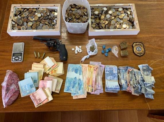 Mandado de prisão preventiva foi cumprido na manhã deste domingo (17). Outros três suspeitos foram presos em flagrante