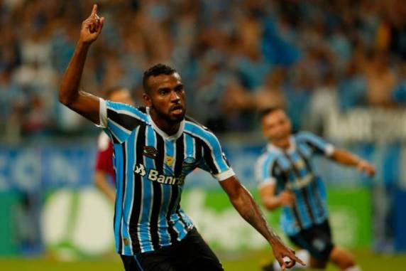 Leonardo Gomes, único titular que começou a partida, marcou o gol da vitória gremista