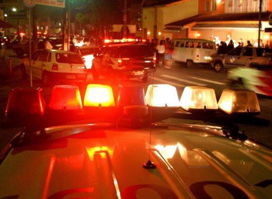 Ataque aconteceu na madrugada deste domingo (17), no Paraná. Estudante de química não resistiu aos ferimentos e morreu no local
