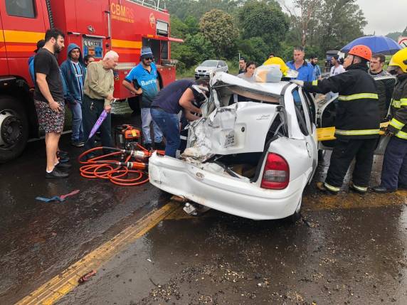 Ocupante do Corsa teve ferimentos graves e foi encaminhado para hospital da região