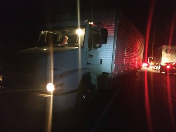 Condutor alcoolizado causa colisão na BR 470, em Agronômica - foto 3