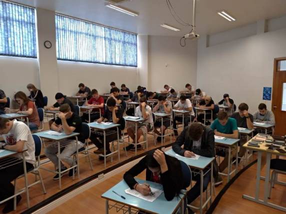A seleção dos estudantes aconteceu em duas etapas